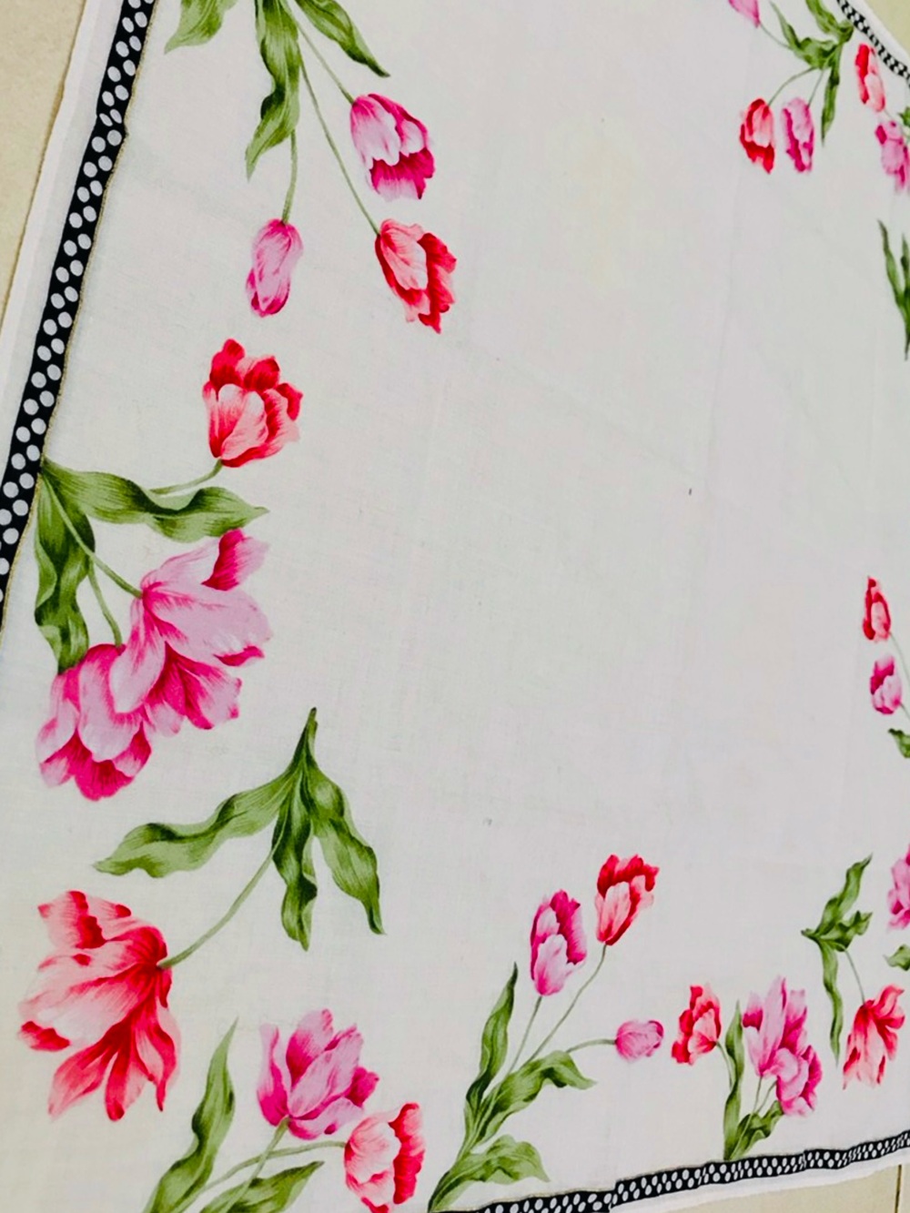 VINTAGE HANAE MORI Pink &
Red Tulips Pattern Scarf|Neckerchief| Twilly| Bow